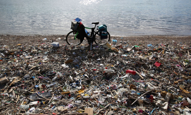 Βυθισμένοι στην Αδιαφορία; Η Θαλάσσια Ρύπανση Απειλεί το Μέλλον μας