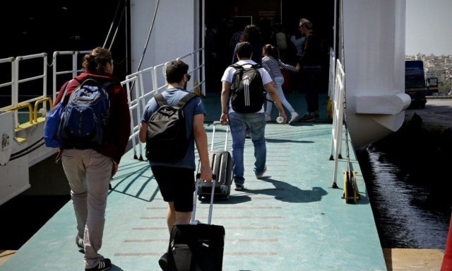 Στα ύψη έχουν εκτοξευτεί οι τιμές στα ακτοπλοϊκά εισιτήρια