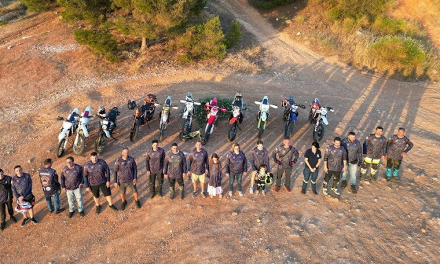 Μοτοσικλετιστές με enduro μηχανές στην πυροπροστασία της Πεντέλης