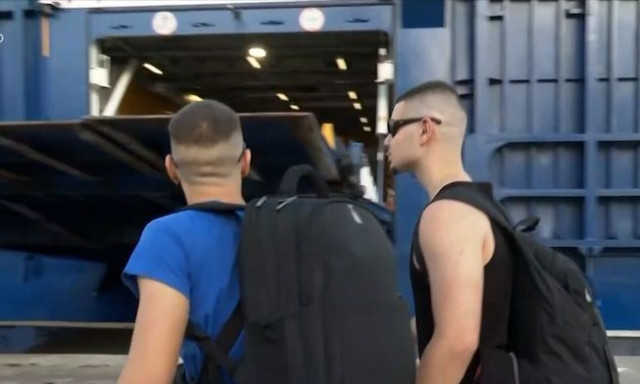 Πειραιάς: Φίλοι έψαχναν το πλοίο για Πάρο και τελικά το έχασαν – «Αυτό είναι»