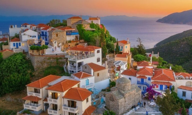 Ψάχνουν για κορόιδα: Πολύ φθηνότερη η κράτηση δωματίων σε νησί μέσω... ΗΠΑ παρά από Ελλάδα