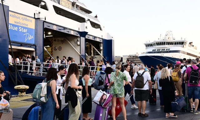 Ακτοπλοϊκά εισιτήρια: Όπου φύγει... φύγει οι αδειούχοι αλλά με ναύλα από «χρυσό»