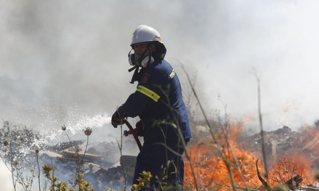 Μεγάλη φωτιά στην Άνδρο - Δεύτερο μήνυμα για εκκένωση από το 112 (Βίντεο)