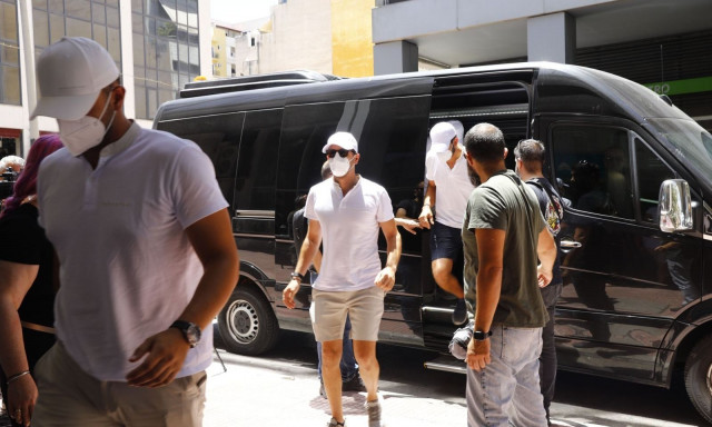 Ύδρα: Ποινική δίωξη... κατόπιν εορτής - Άφησαν τους ολιγάρχες να επιστρέψουν στο Καζακστάν