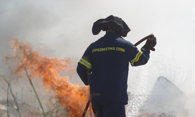 Μεγάλη φωτιά στα Χανιά - Σηκώθηκαν εναέρια μέσα