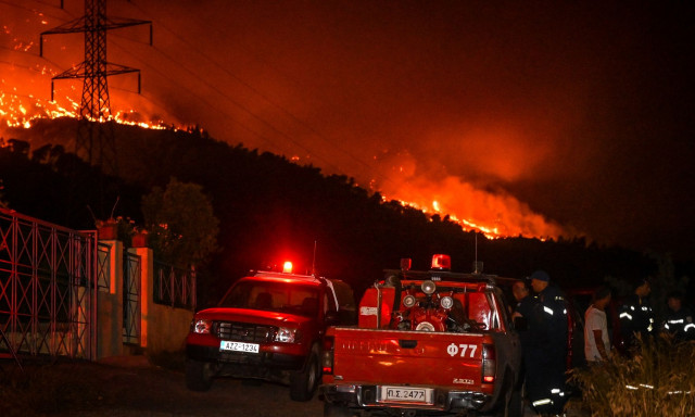 Κερατέα: Αποκαταστάθηκε η κυκλοφορία των οχημάτων - Oριοθετήθηκε η φωτιά