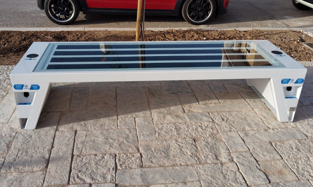 Ψηφιακά παγκάκια: Πρωτοπορεί το Ληξούρι Κεφαλλονιάς για ντόπιους και ταξιδιώτες