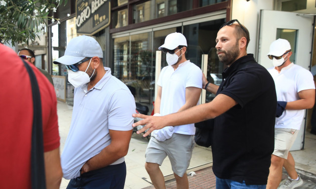 Ύδρα: Τα μοιραία λάθη του πληρώματος της θαλαμηγού - «Σπάει» την σιωπή της φίλη συλληφθέντος