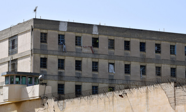 Ισοβίτης έκανε γυαλιά-καρφιά το αυτοκίνητο εισαγγελέα στις φυλακές Κορυδαλλού