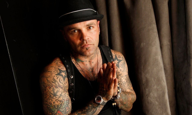 Πέθανε ο τραγουδιστής Seth Binzer των Crazy Town