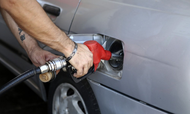 Νέος φόρος σε καύσιμα και αέριο – Φέρνει αυξήσεις, πώς θα επηρεαστούν νοικοκυριά και επιχειρήσεις