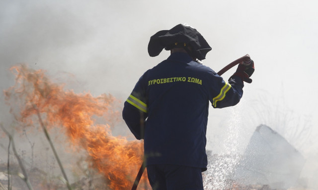 Φωτιά στη Ναυπακτία: Βελτιωμένη η εικόνα στην πυρκαγιά - Παραμένει κλειστή η Ιονία οδός