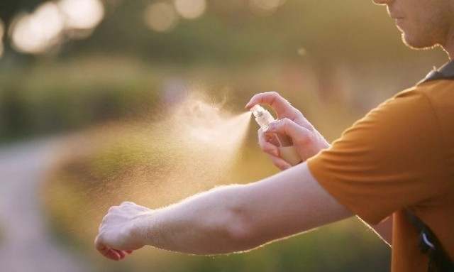 Γιατί τα κουνούπια τσιμπούν μερικούς ανθρώπους περισσότερο από άλλους; Η επιστήμη το εξηγεί