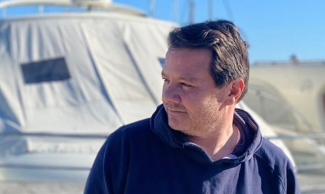 Σαντορίνη: Στον  Απόστολο Λύτρα ανήκει το σκάφος που προσάραξε σε ξέρα και βυθίστηκε