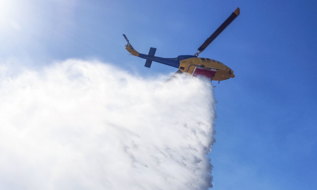 Τιτάνια μάχη των πυροσβεστών για τη φωτιά στο Ρέθυμνο –  Απειλή οι διάσπαρτες εστίες