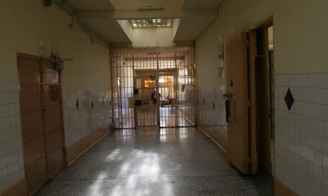 Αιματηρή συμπλοκή με νεκρό στις φυλακές Κορυδαλλού - Μαχαιρώθηκαν αλβανοί κακοποιοί