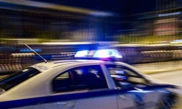 Λαύριο: Περιπολικό σε κίνδυνο - Ένας αστυνομικός εγκλωβίστηκε σε γκρεμό