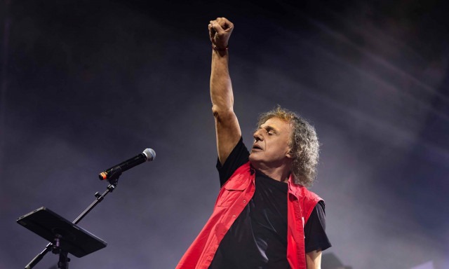 Η ώρα για τη μεγάλη εμφάνιση του Βασίλη Παπακωνσταντίνου στην Πλατεία Νερού πλησιάζει!