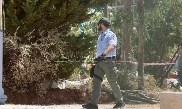 Παπάγου: Δέντρο καταπλάκωσε εργάτη καθαριότητας - Μεταφέρθηκε χωρίς τις αισθήσεις του