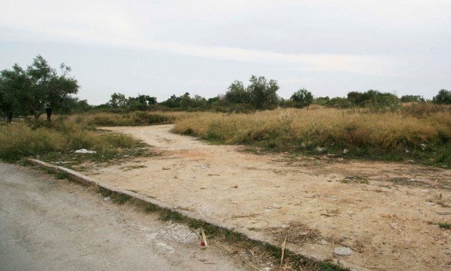 Ακαθάριστα οικόπεδα: Εμπόδια στη διαδικασία ενώ η προθεσμία λήγει σε δυο μέρες