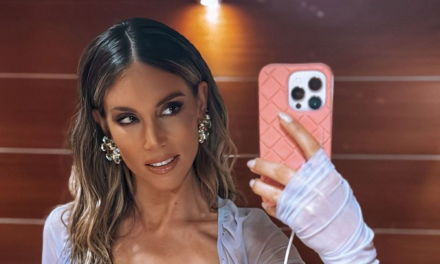 Αθηνά Οικονομάκου: Φωτογραφίζεται αγκαλιά με την μητέρα του Μπρούνο Τσερέλα