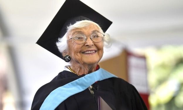 Φοιτήτρια ετών... 105: Πήρε μεταπτυχιακό μετά από 83 χρόνια - «Περίμενα πολύ καιρό γι'αυτό»