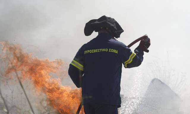 Φωτιά στη Σέριφο - Νέο μήνυμα του 112, εκκενώνονται 6 ακόμη οικισμοί