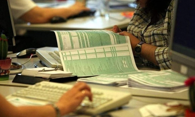 Έκπτωση φόρου από 2% έως 4% για τους συνεπείς φορολογούμενους - Τι εξετάζει η Κυβέρνηση