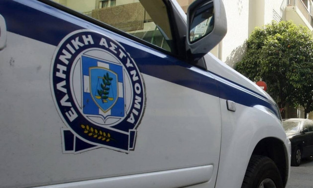 Συνελήφθη 53χρονος που κατάρτιζε πλαστά ταξιδιωτικά έγγραφα σε πλήρως εξοπλισμένο εργαστήριο