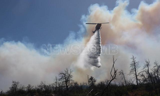 Φωτιά στην Πάρνηθα: Στην μάχη με τις φλόγες και ο στρατός