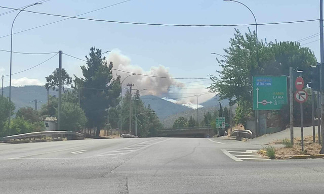 Φωτιά στην Πάρνηθα: Έκλεισε δρόμους η Τροχαία - Αναλυτικά η λίστα