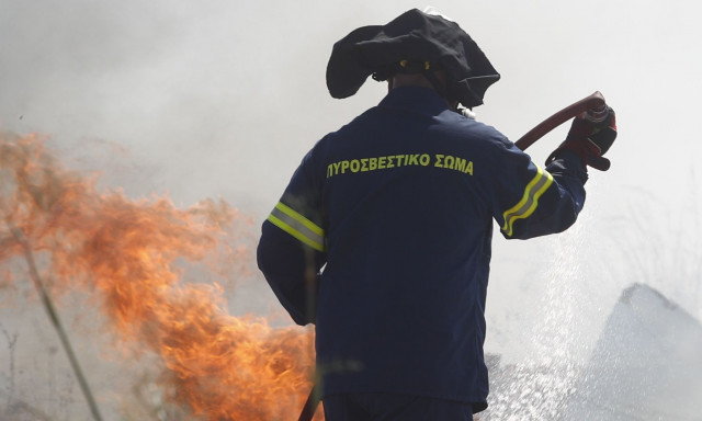 Φωτιά τώρα στη Σέριφο - Μήνυμα του 112 για εκκένωση οικισμών