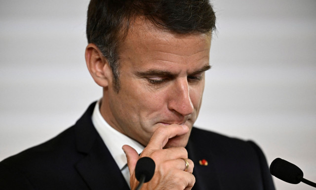 Οι αγορές στήνουν στον τοίχο τη Γαλλία - Πρώτη φορά δανείζεται πιο ακριβά από την Ελλάδα