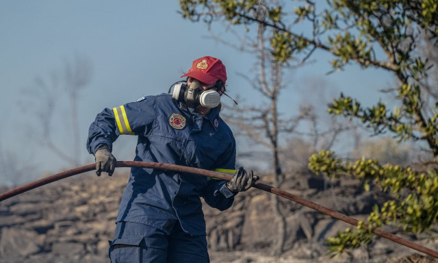 Αιτωλοακαρνανία: Συναγερμός για φωτιά στη Βόνιτσα – Ρίψεις νερού από 4 αεροσκάφη