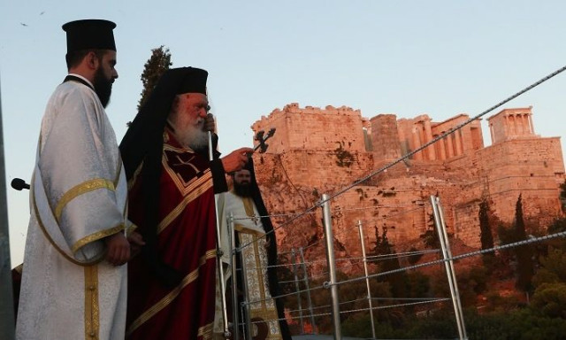 Ιερώνυμος: «Εύχομαι οι μορφές των αγίων μας να φωτίσουν όλους μας, να μας βγάλουν από τις δυσκολιες»