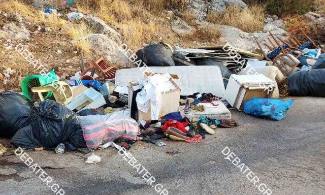 Αυτοψία στην Σαλαμίνα: Καταγγελίες για σακούλες με ξερά χόρτα κοντά σε πευκοδάσος