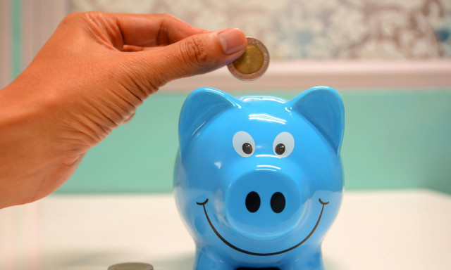 Πώς θα αποταμιεύσετε ευκολότερα ή γρηγορότερα 10.000 ευρώ