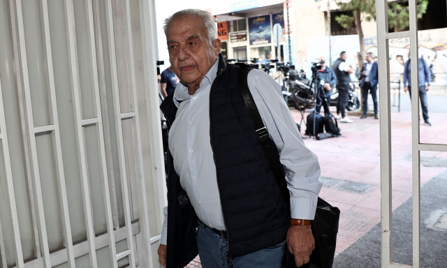 Βγήκε από τη ΜΕΘ ο Αλέκος Φλαμπουράρης - Τα νεότερα για την υγεία του