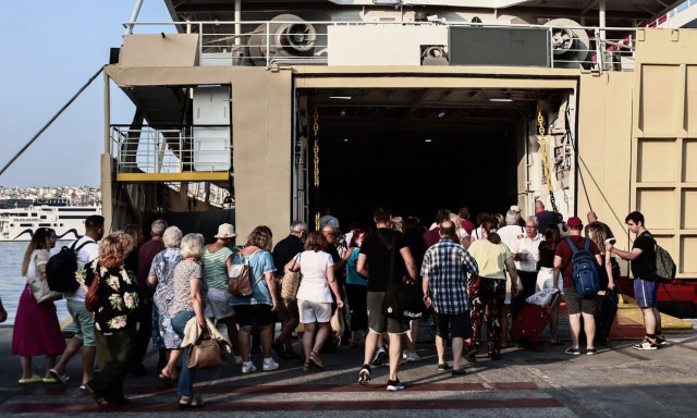 Ακρίβεια: Όνειρο θερινής νυκτός οι διακοπές σε νησί – Αυξάνονται κάθε τα ακτοπλοϊκά εισιτήρια