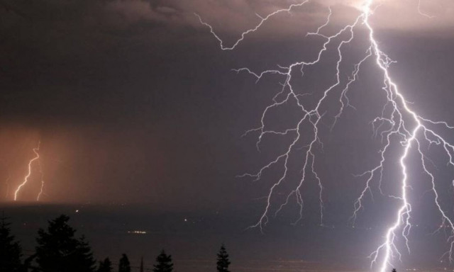 Ραγδαία αλλαγή του καιρού - Έρχονται βροχές, κεραυνοί και χαλάζι