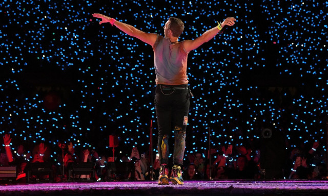 Coldplay: Οι θερμές αντιδράσεις του κοινού για το βίντεο κλιπ στο Ηρώδειο - Η ανάρτηση Μητσοτάκη