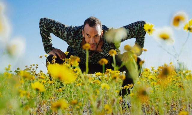 Ο Πάνος Μουζουράκης τραγουδά «Το άλογο» σε μουσική Σωκράτη Μάλαμα