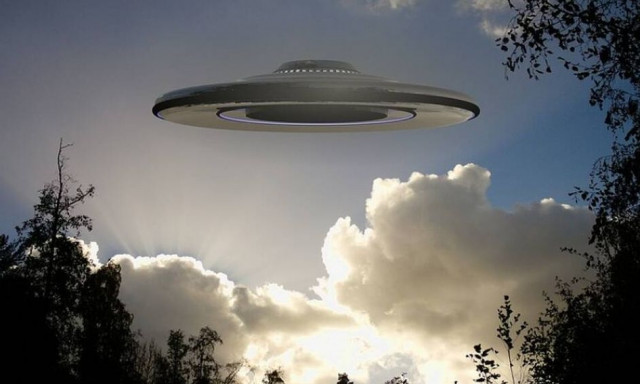 Ειδικός ερευνητής αποκαλύπτει: Τα UFO έρχονται συνήθως όταν ο καιρός είναι καλός