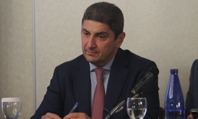 Λευτέρης Αυγενάκης: Ο υπάλληλος του αεροδρομίου υπέβαλε μήνυση εις βάρος του