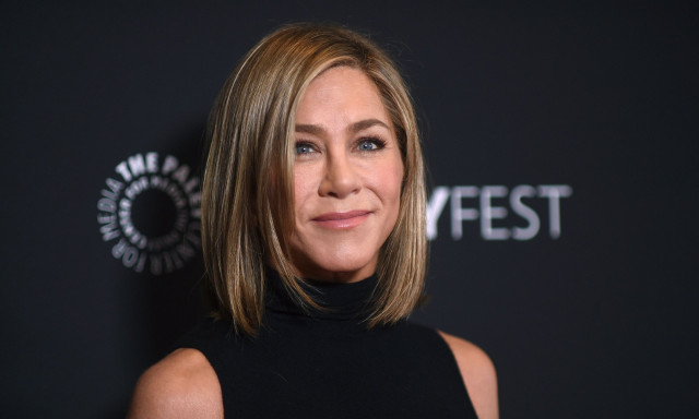 O Τζέρεμι Άιρονς θα υποδυθεί τον πατέρα της Τζένιφερ Άνιστον στη σειρά Morning Show