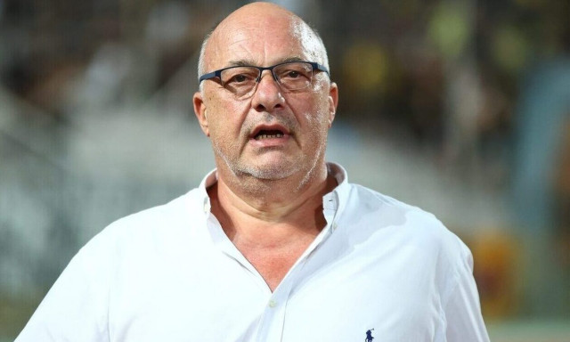 Αχιλλέας Μπέος: Τρολάρει το ΠΑΣΟΚ και καταθέτει... υποψηφιότητα για την προεδρία