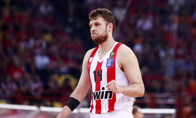 Σάσα Βεζένκοφ: Έμεινε ελεύθερος από τους Ράπτορς κι έρχεται στον Ολυμπιακό