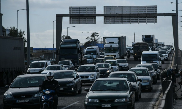Κίνηση: Αποκαθίστανται τα προβλήματα ηλεκτροδότησης στα φανάρια - Στο κόκκινο ο Κηφισός