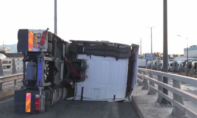 Ντελαπάρισε τράκτορας στην Αγίας Άννης - Εξαφανίστηκε ο οδηγός