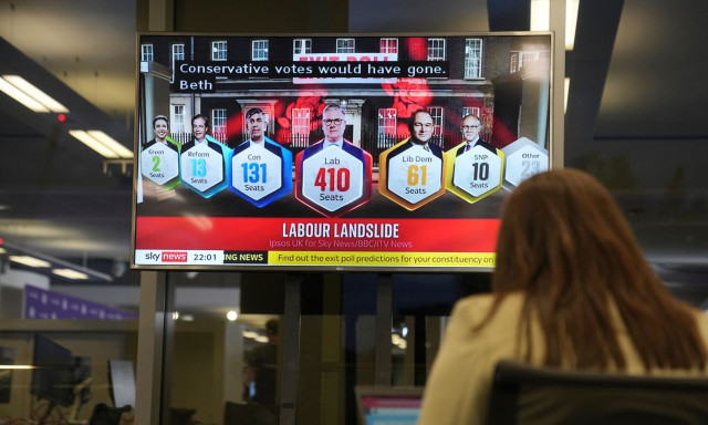 Ο βρετανικός τύπος αποτυπώνει τον θρίαμβο των Εργατικών στις εκλογές - «Σαρωτική νίκη»